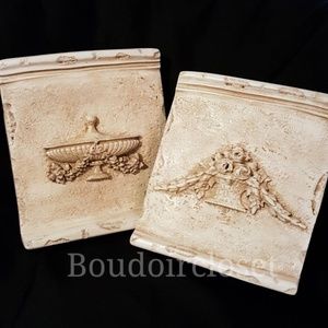 🌹 Set of 2 Bombay Company wall plaques